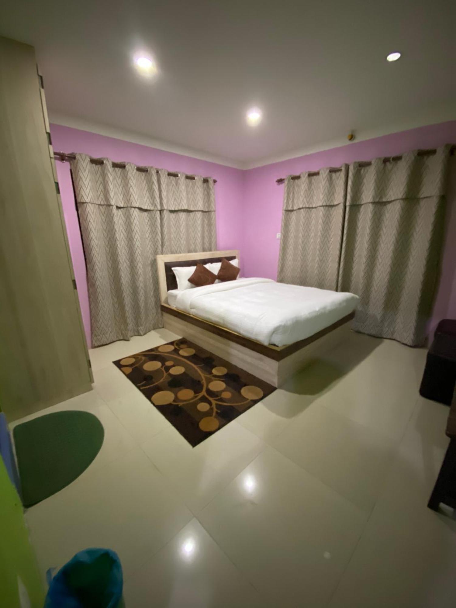 Chareli Resort Нагаркот Екстериор снимка