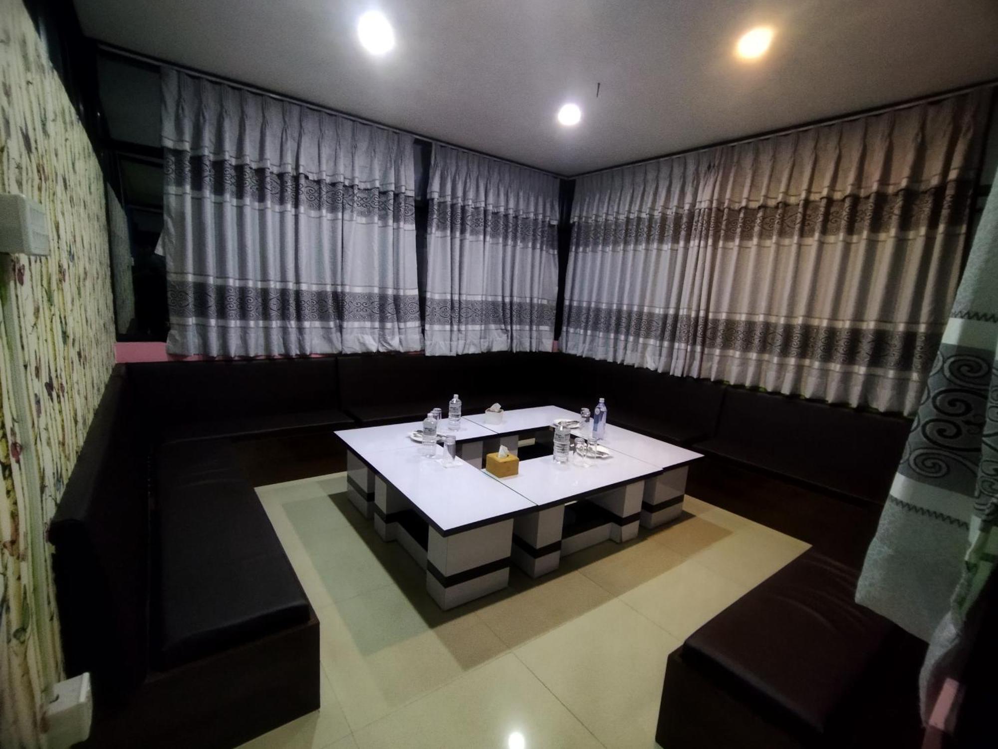 Chareli Resort Нагаркот Екстериор снимка