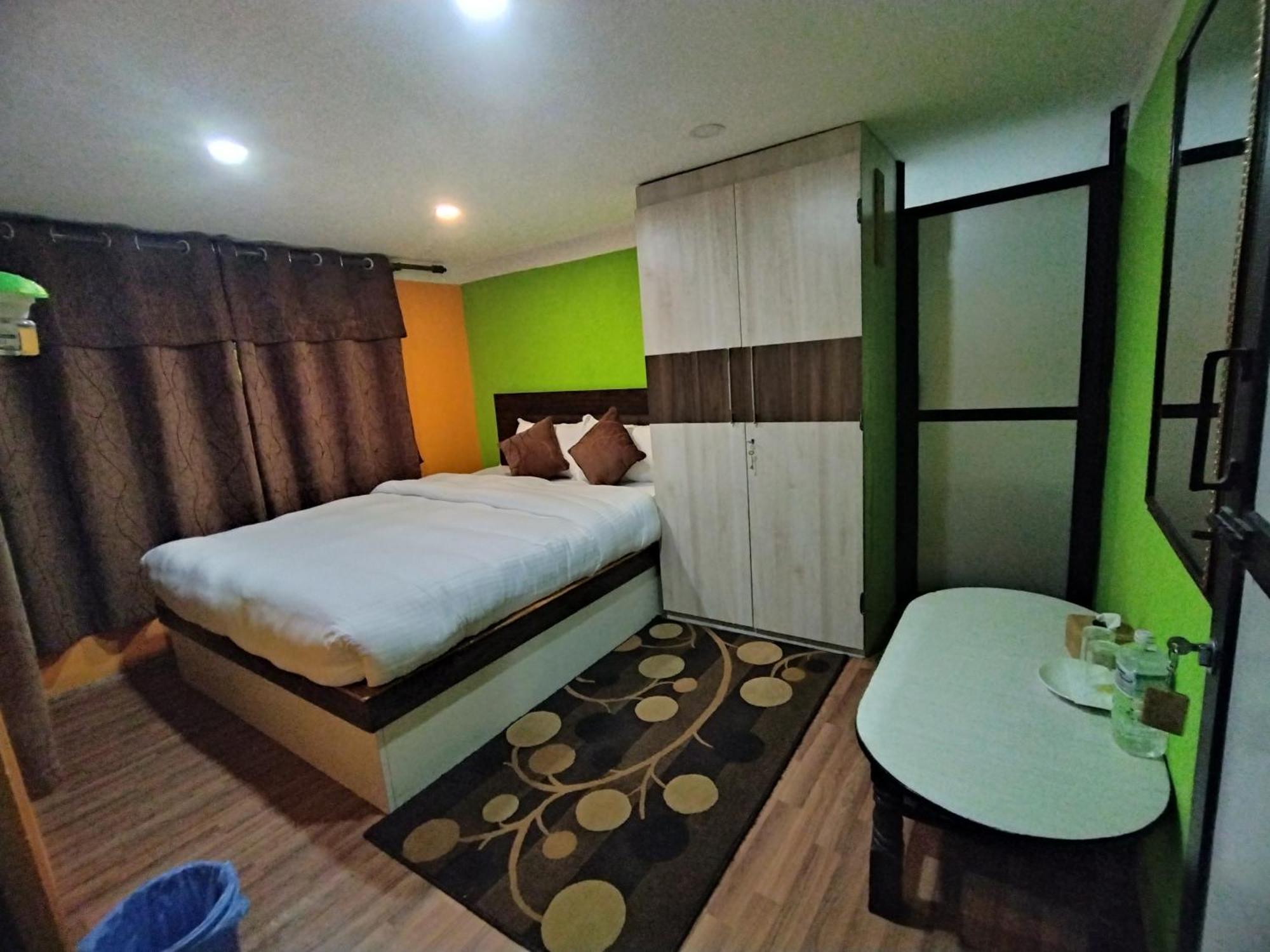 Chareli Resort Нагаркот Екстериор снимка