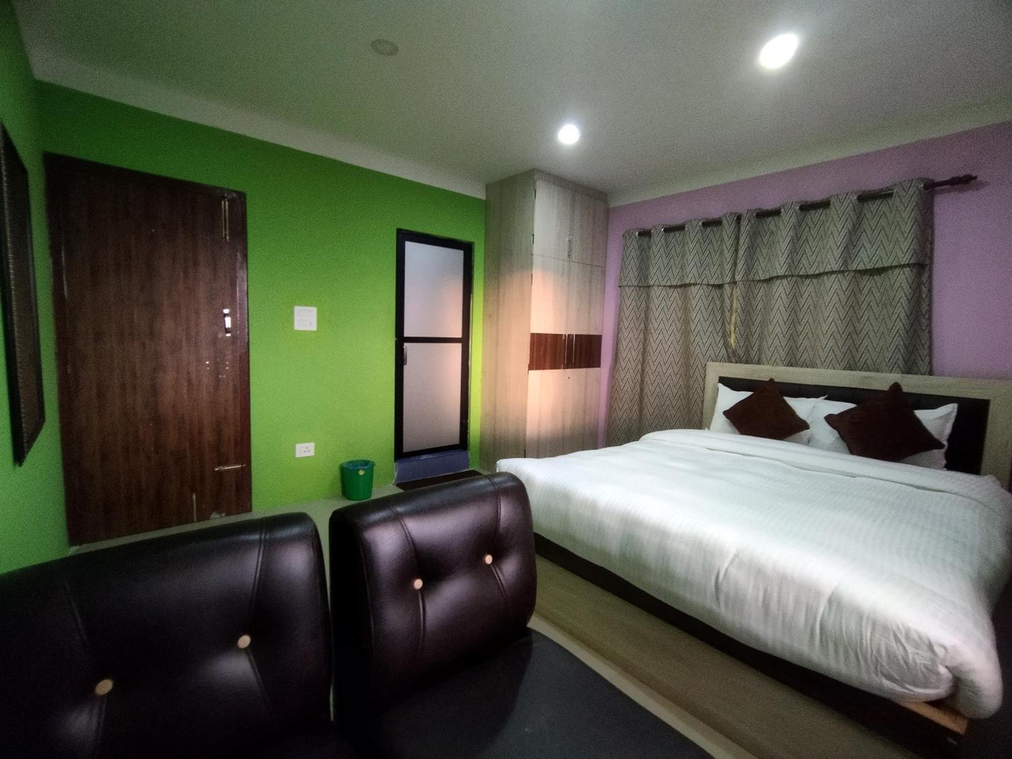 Chareli Resort Нагаркот Екстериор снимка