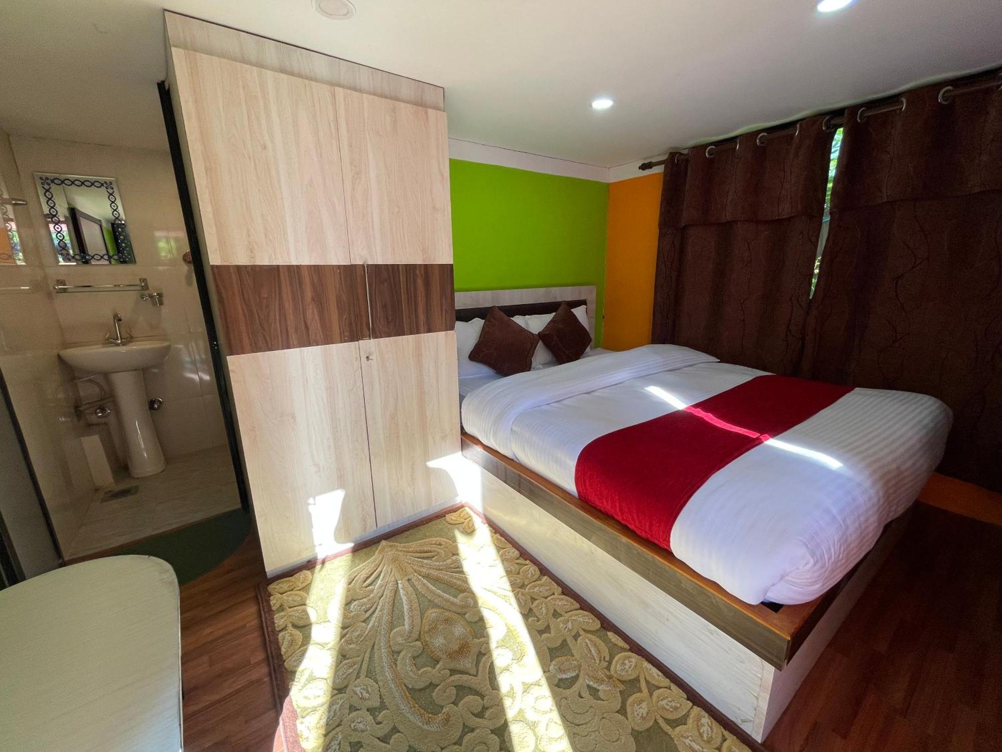 Chareli Resort Нагаркот Екстериор снимка